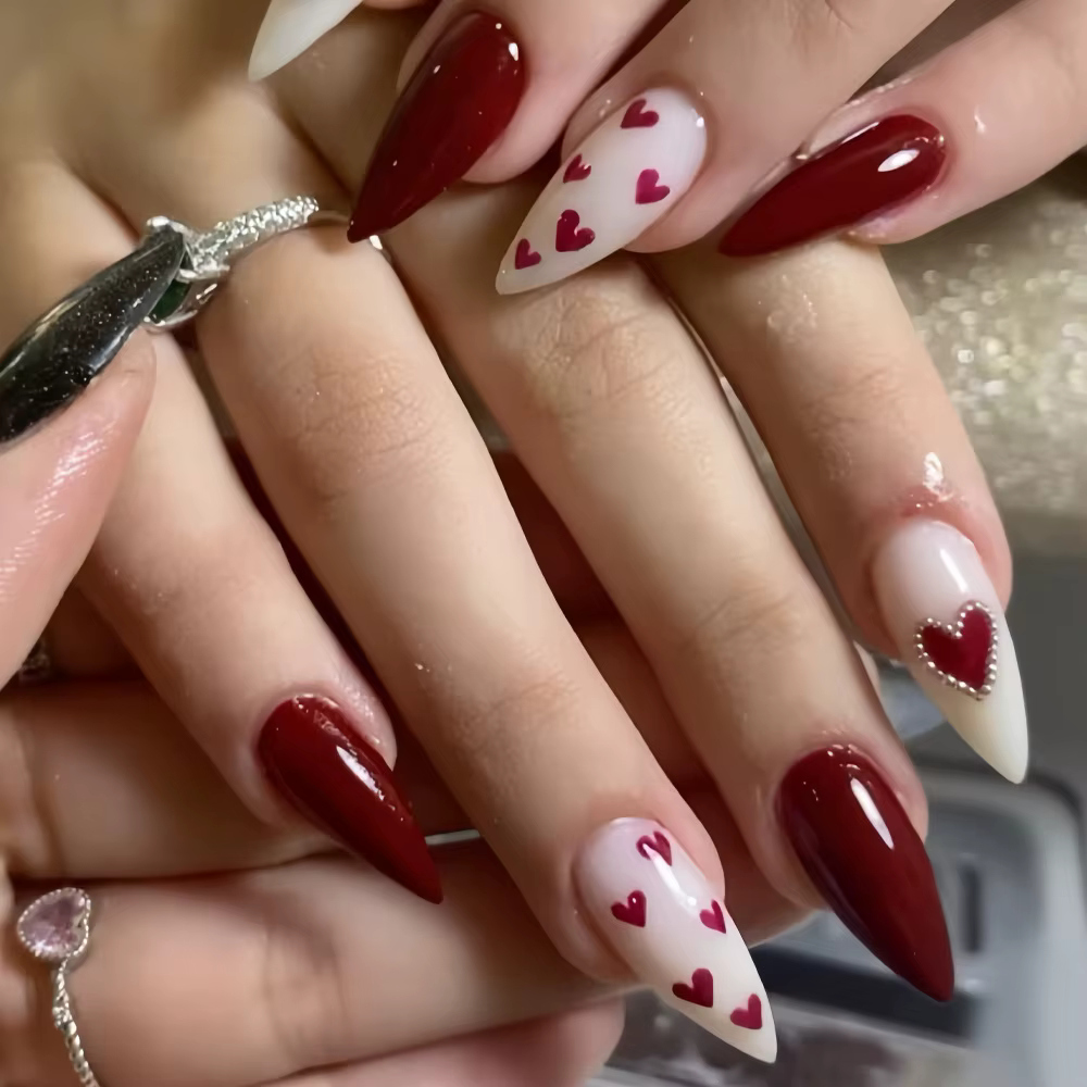Faux ongles en amande rose clair pour filles