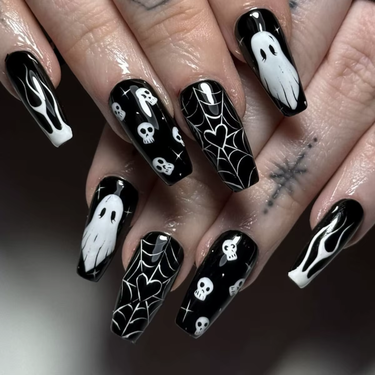 2025 Halloween faux ongles noir gothique Punk amande cercueil presse