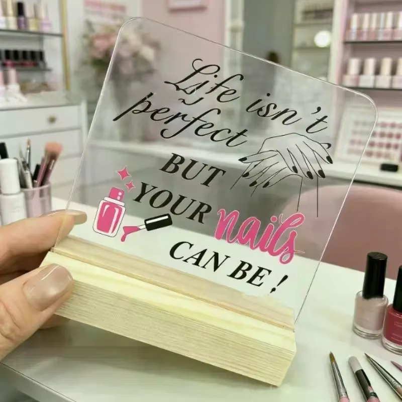 Présentoir de formes d'ongles avec base