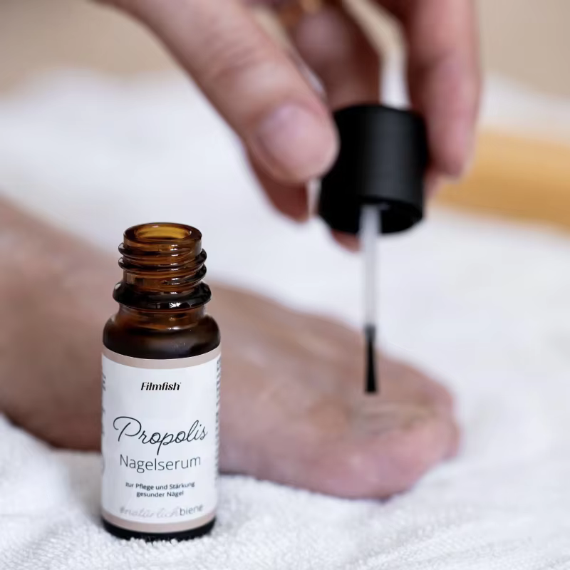 Huile d'arbre à thé pour les soins des ongles