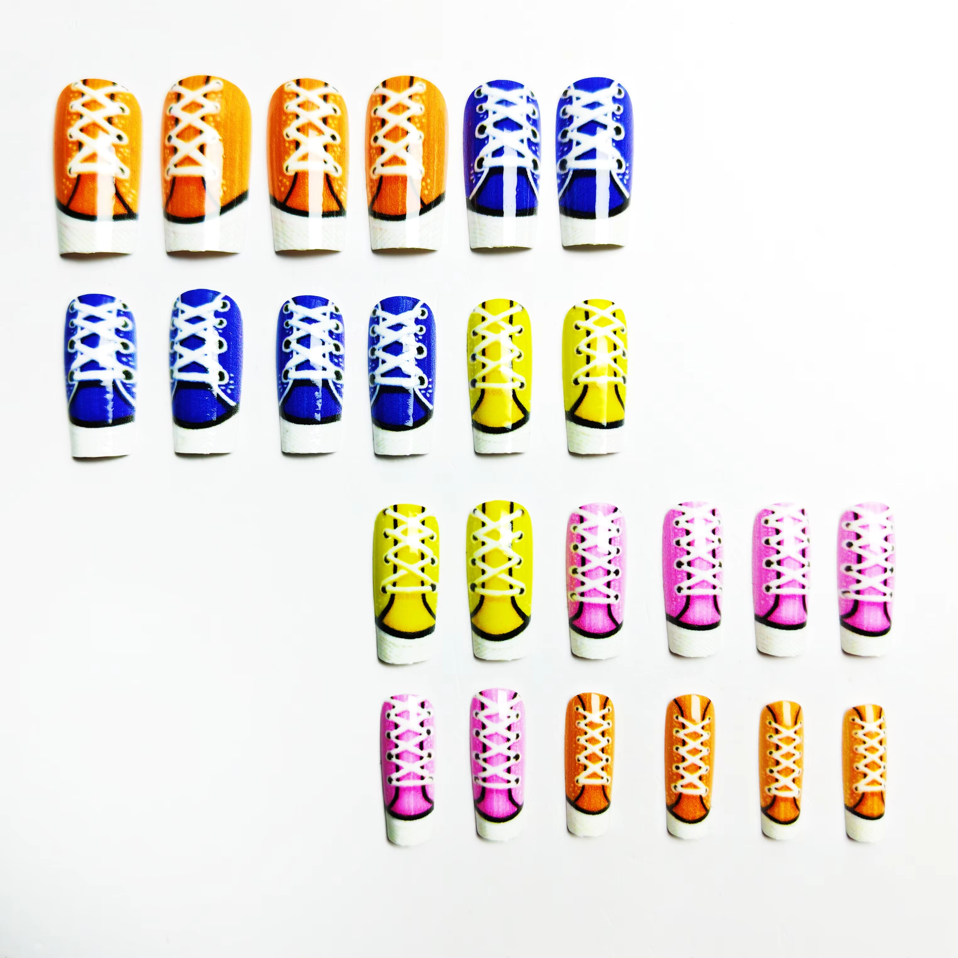 24 faux ongles à presser en blanc