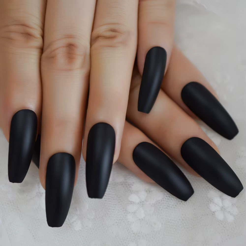 Faux Ongles noirs givrés
