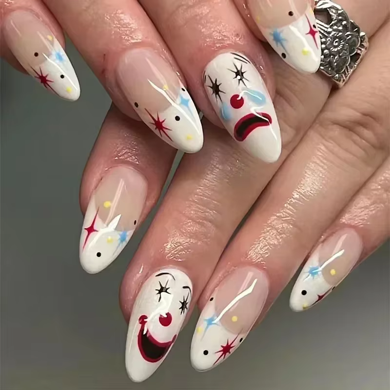 Faux ongles Halloween avec tête d'amande