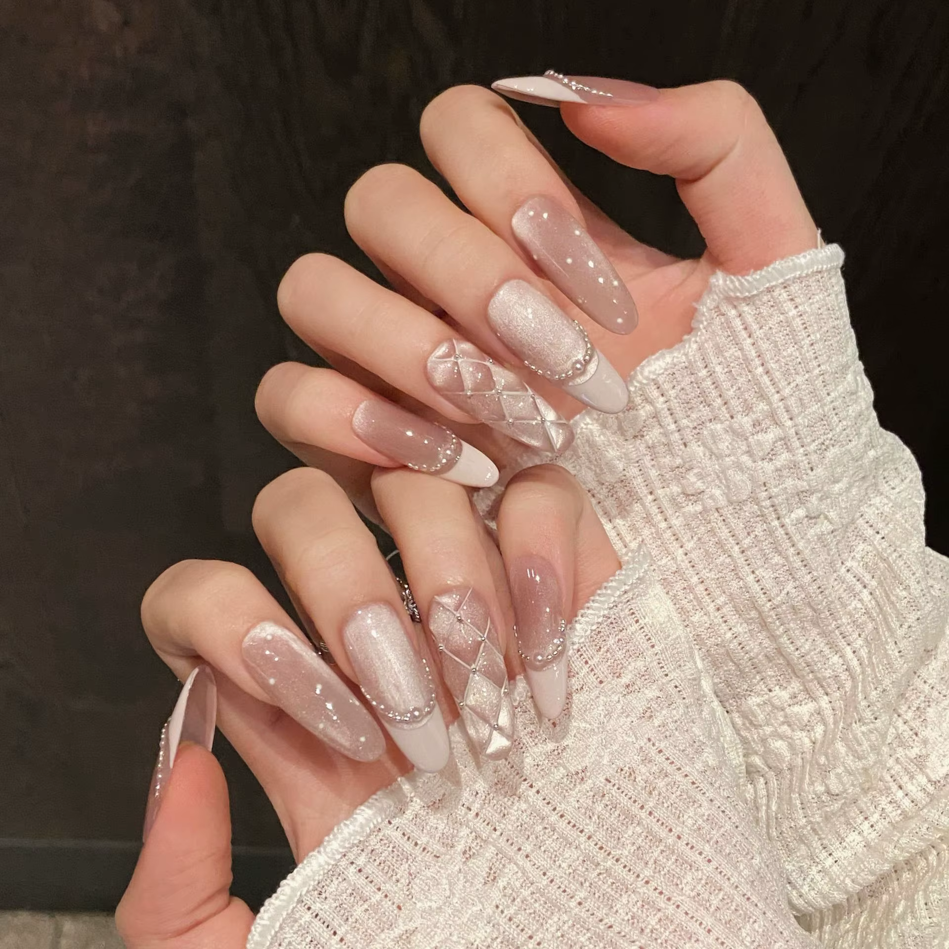 Fait à la main doux diamant grille décor presse sur les ongles français brillant rose oeil de chat faux