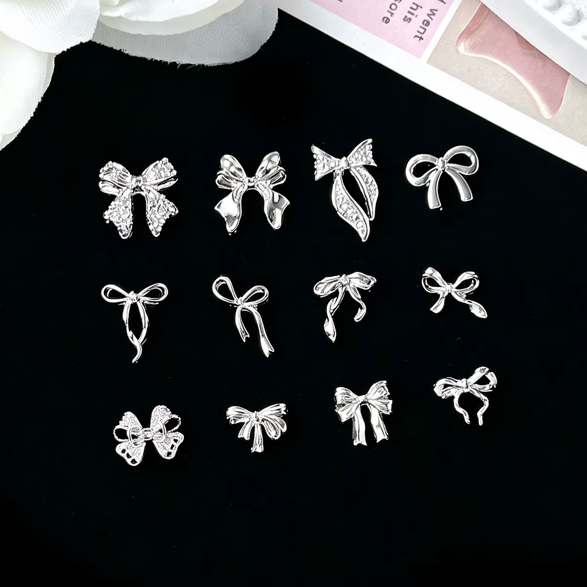 1 Boîte de Décorations d'Ongles en Alliage Lourd Multi-Styles