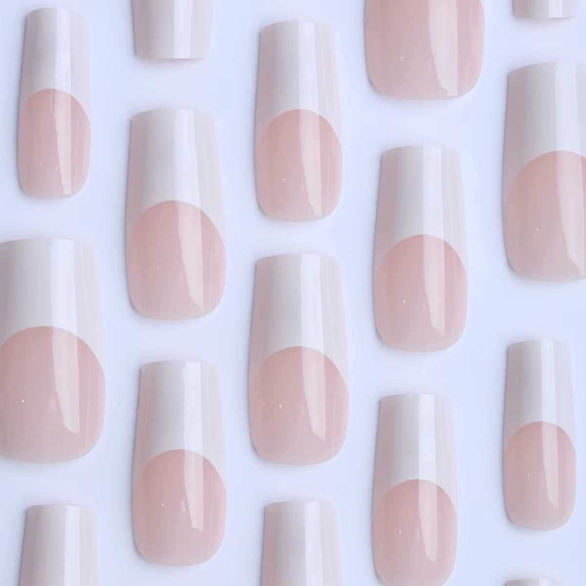Manucure à charme Simple 24 pièces faux ongles français blancs couleur chair longueur moyenne presse carrée