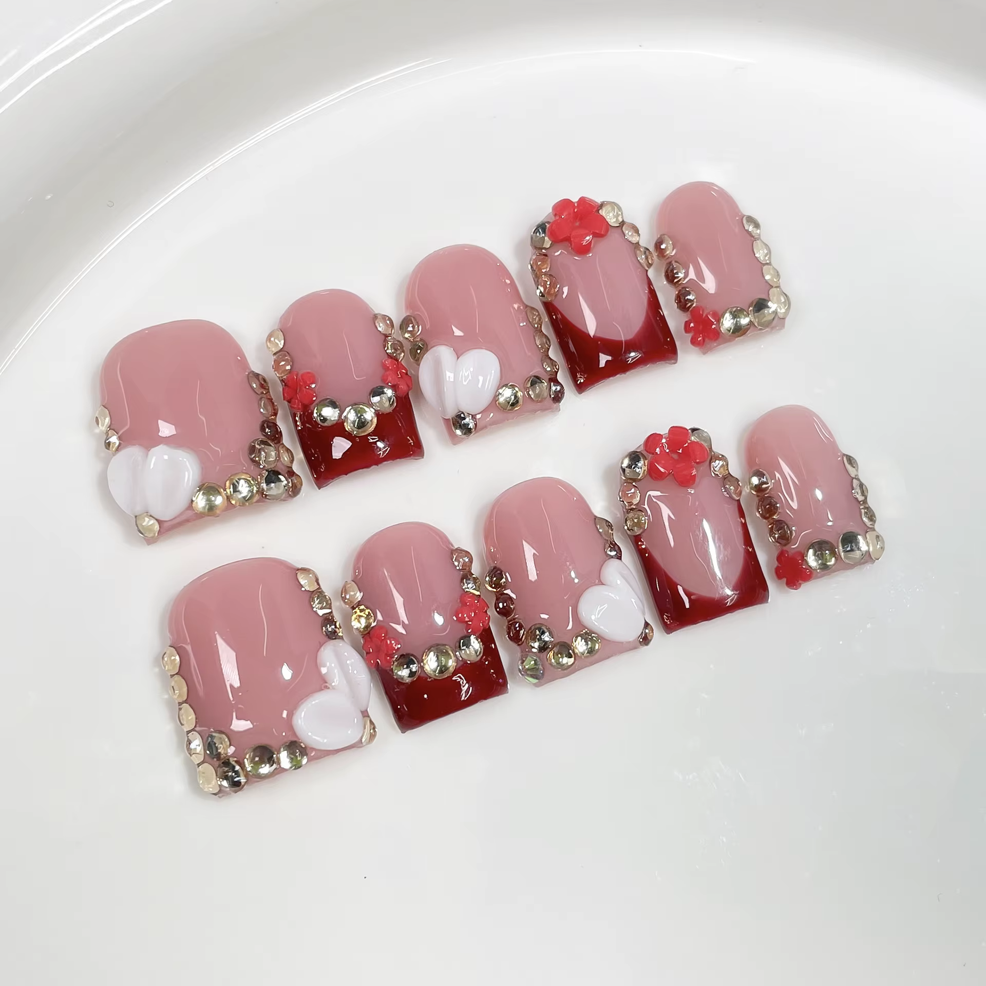 Faux ongles carrés courts faits à la main