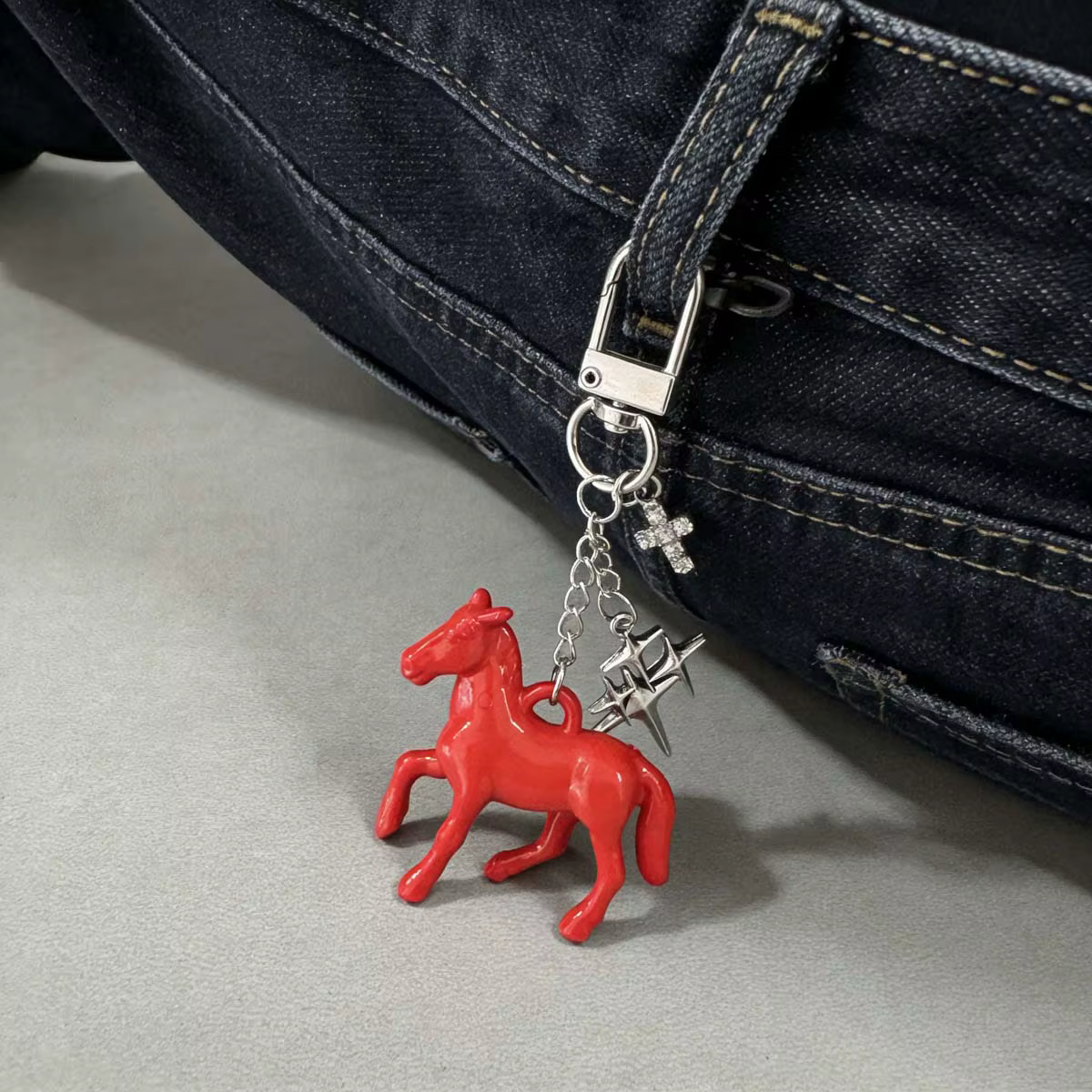 Porte-clés en acrylique pour femmes, mignon, Animal de dessin animé, stéréoscopique, petit cheval, multifonctionnel, chaînes, accessoires de décoration