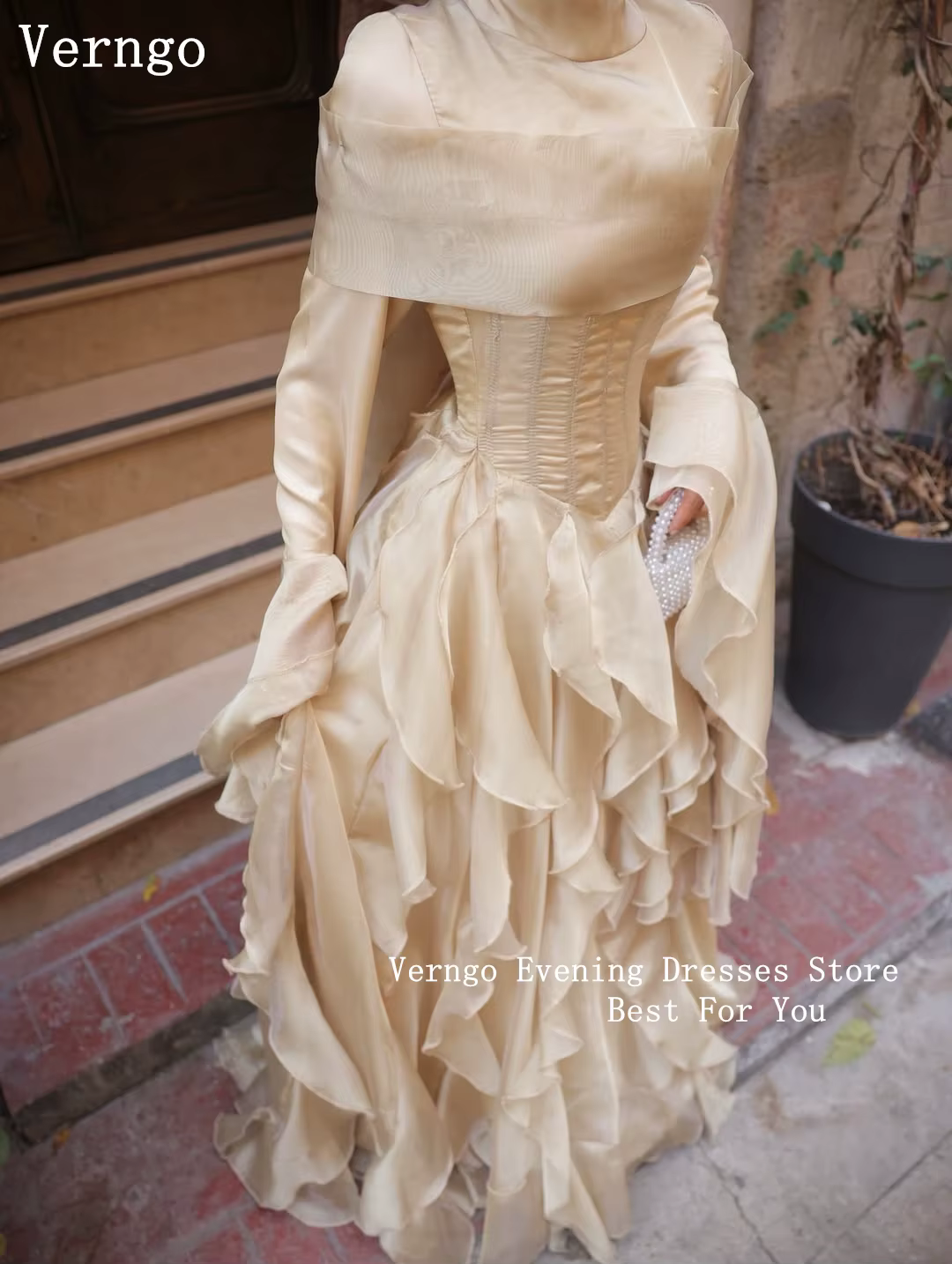 Verngo Beige une ligne manches longues robe de soirée col haut plissé robes d'occasion formelles élégant Mulism robes de bal personnalisé