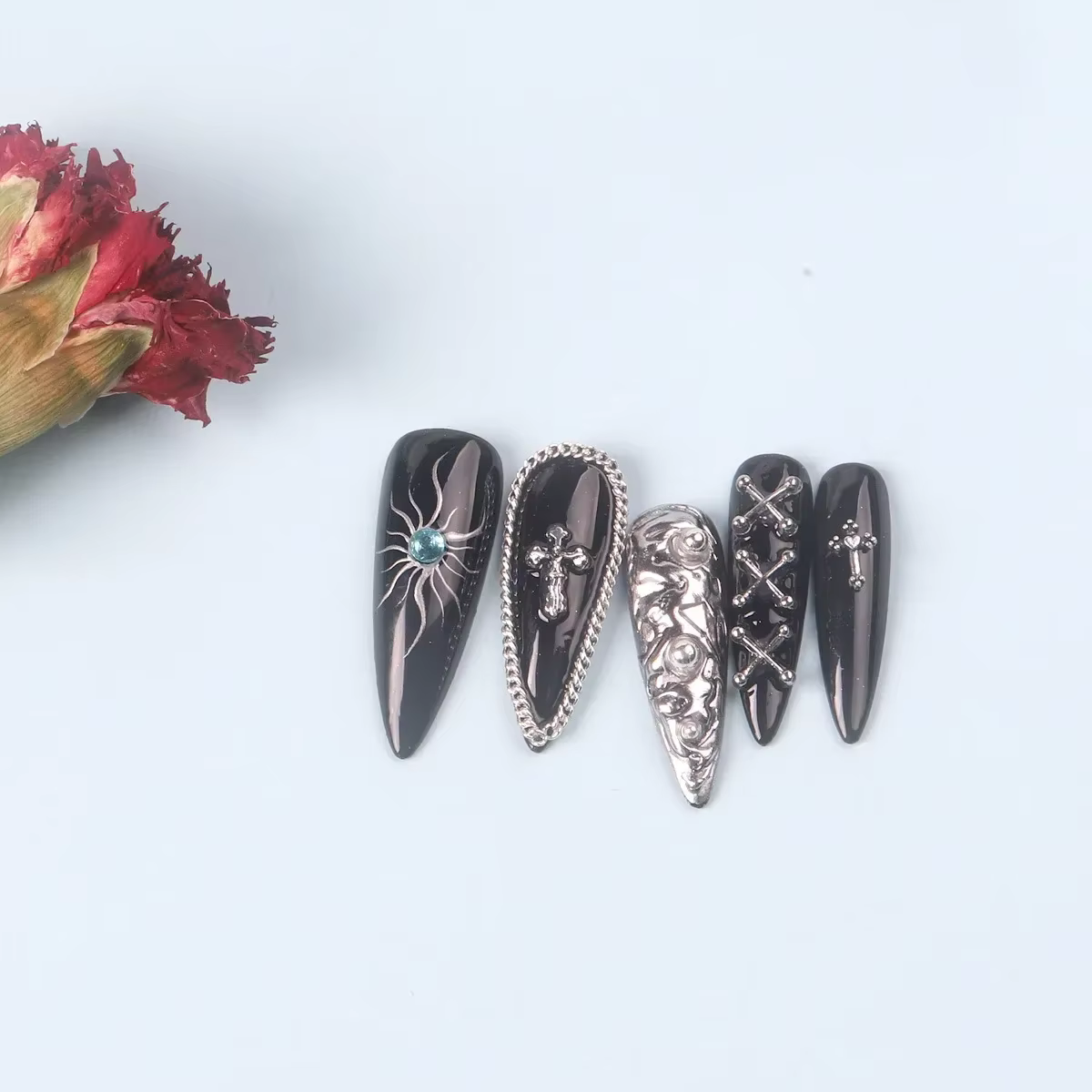 12 grilles mixtes 3D Punk argent coeur croix métal manucure décoration d'ongles rétro conception différente