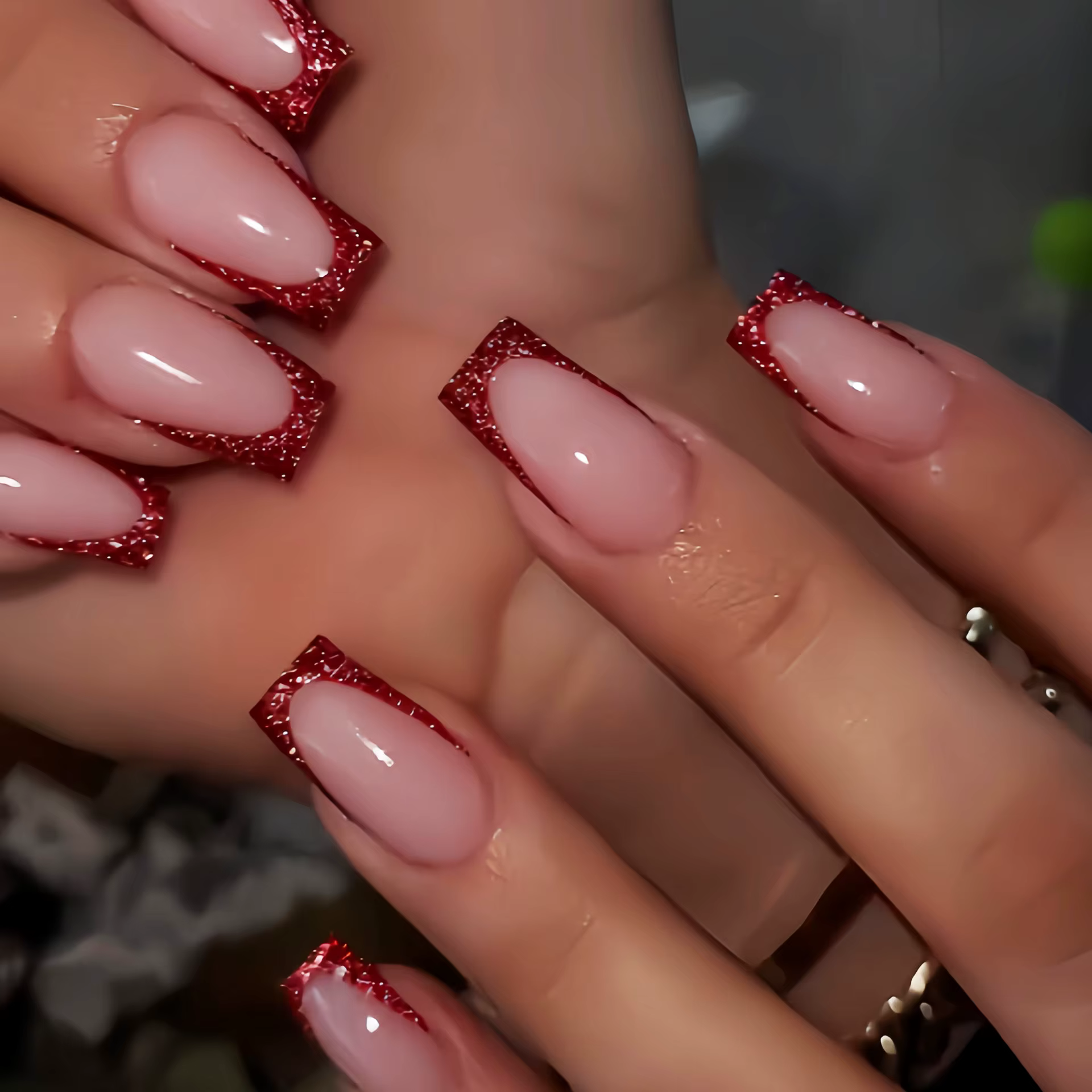 Faux ongles français minimalistes à la mode