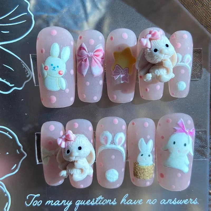 Faux ongles courts de dessin animé 3D personnalisés