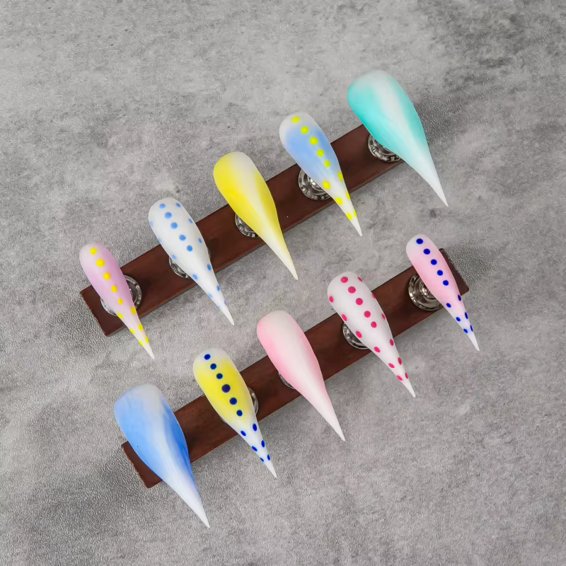 Faux ongles pointus en forme de griffes de dragon à pois macaron
