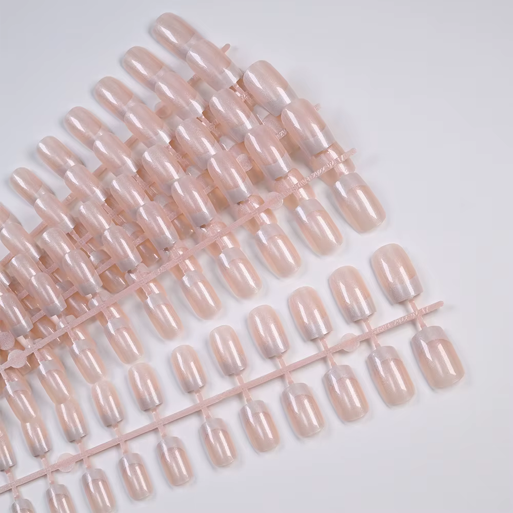 Faux ongles français nacrés brillants