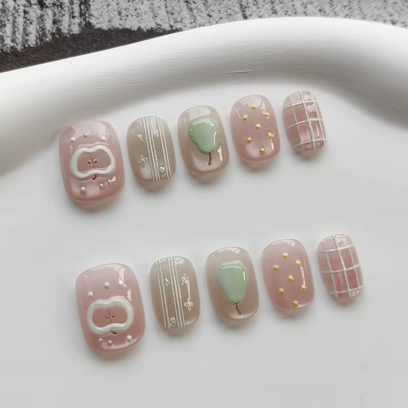 10 faux ongles press-on faits à la main