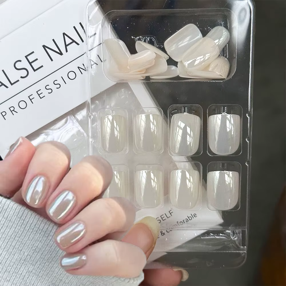 Faux ongles ovales courts et carrés