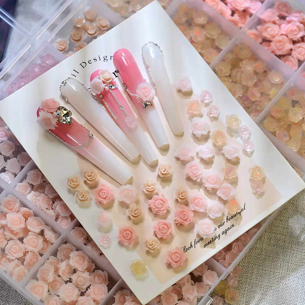 24 grilles de breloques pour ongles en résine acrylique à dos plat