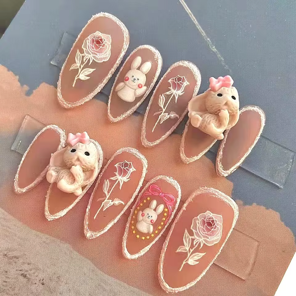 Faux ongles courts de dessin animé 3D personnalisés