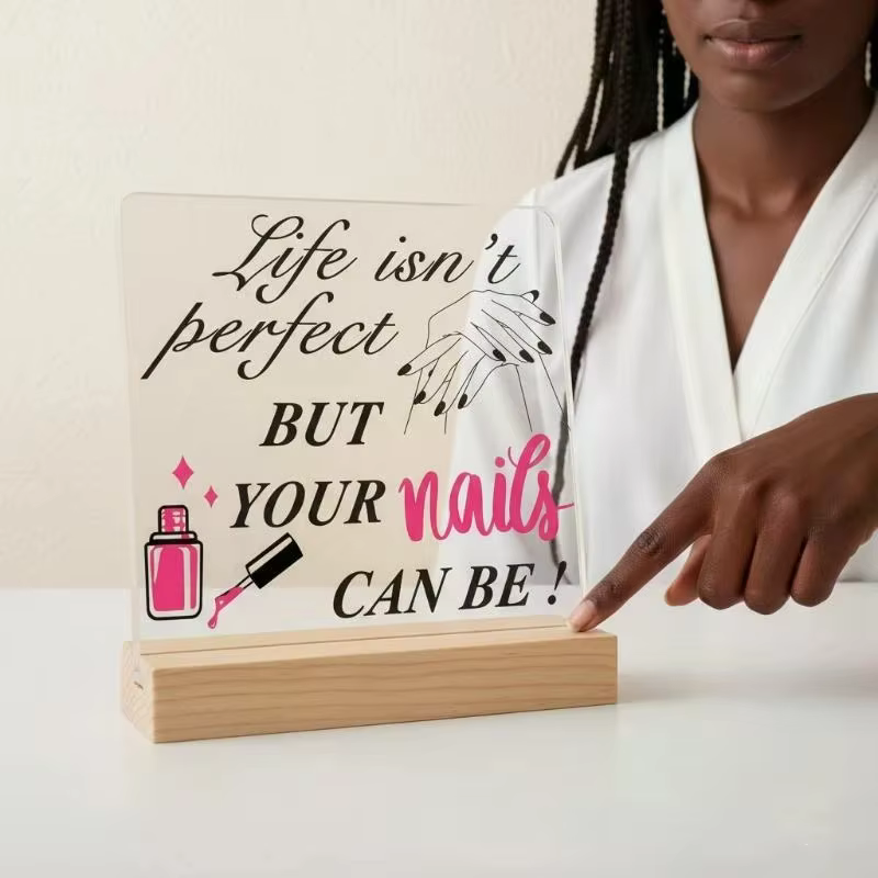 Présentoir de formes d'ongles avec base