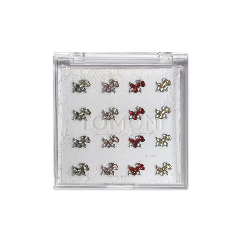 Bijoux pour ongles en diamant avec des bords incrustés de diamants