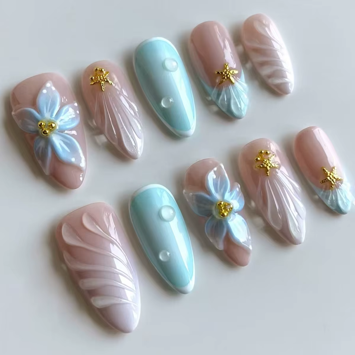 Faux ongles ovales mi-longs à pression en amande bleue