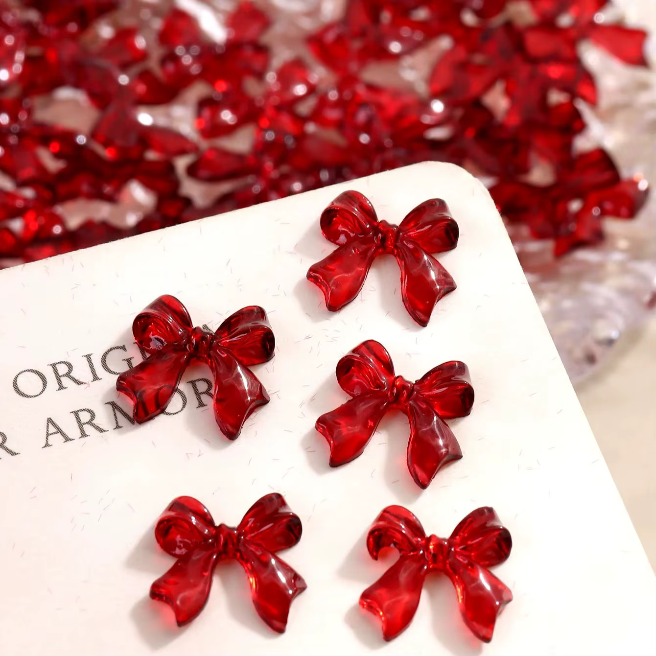 Charmes pour ongles pour la Saint-Valentin - Formes de cœur rouge et de nœud pour la manucure