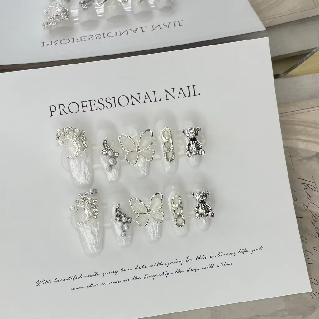 Faux ongles en cristal laiteux