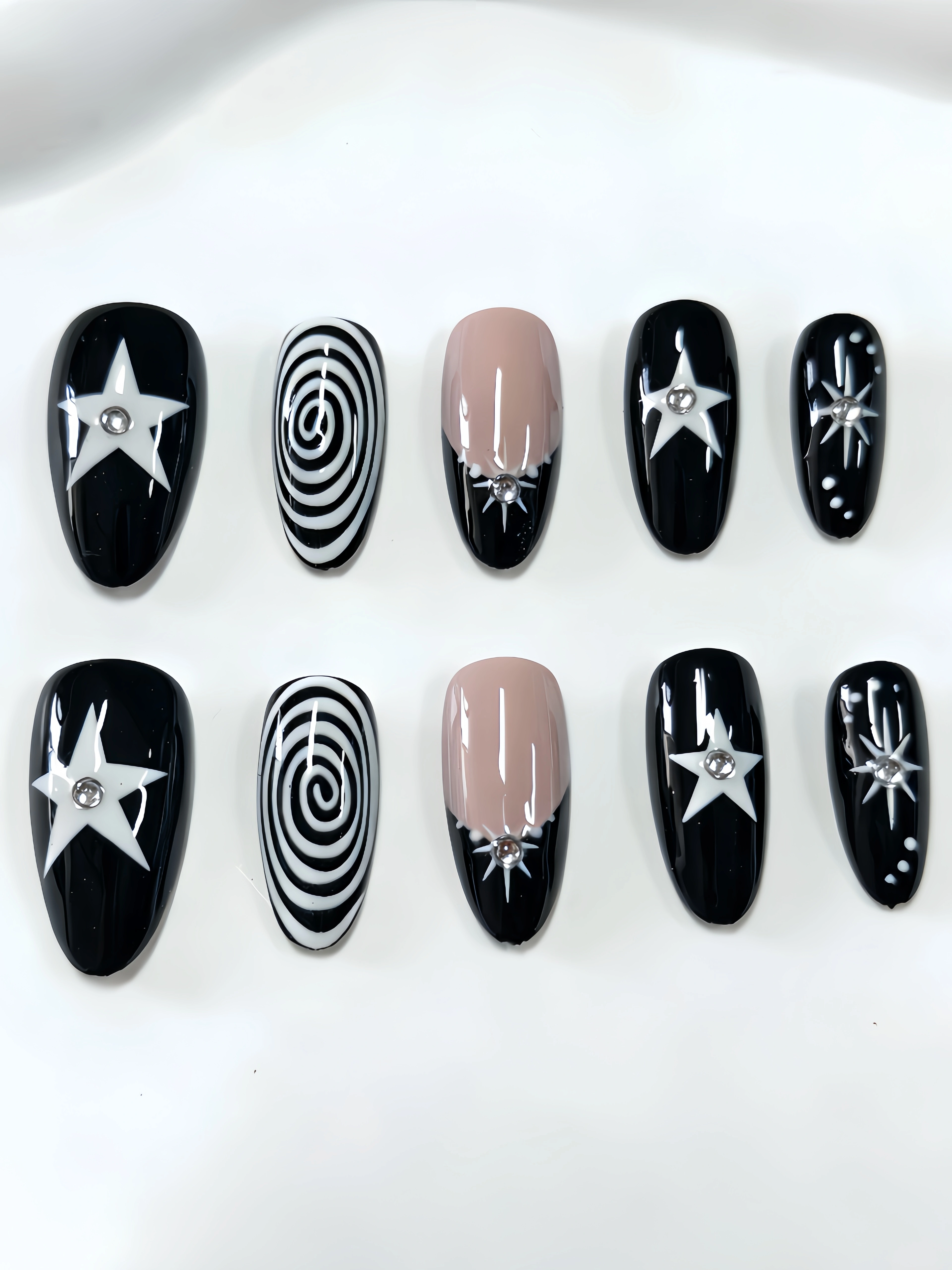 10 faux ongles de longueur moyenne en forme d'amande