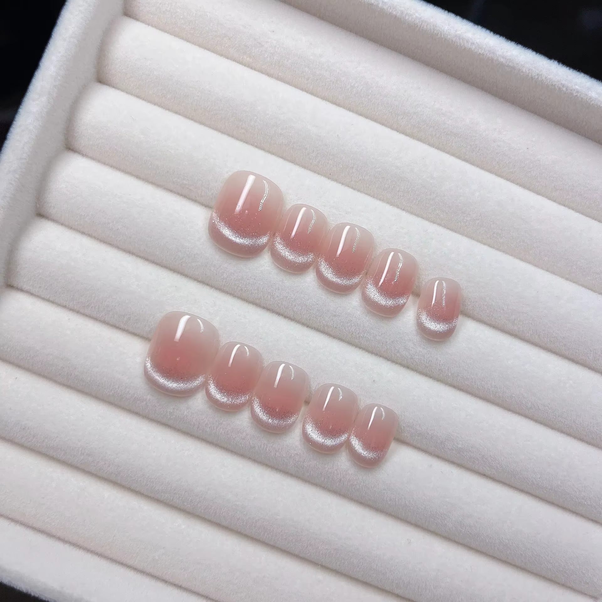10 pièces ongles portables œil de chat Style rond court éclaircissant pointes d'ongles amovibles Flashy Ins