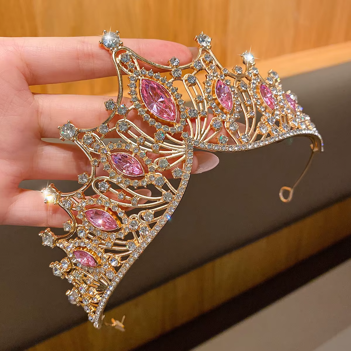 1 grande couronne, bandeau de tempérament à la mode, accessoire pour cheveux à vent doux, adapté aux performances et aux anniversaires