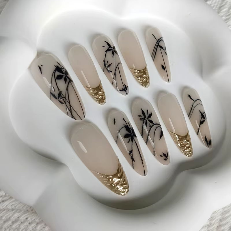 10 faux ongles élégants pour femmes