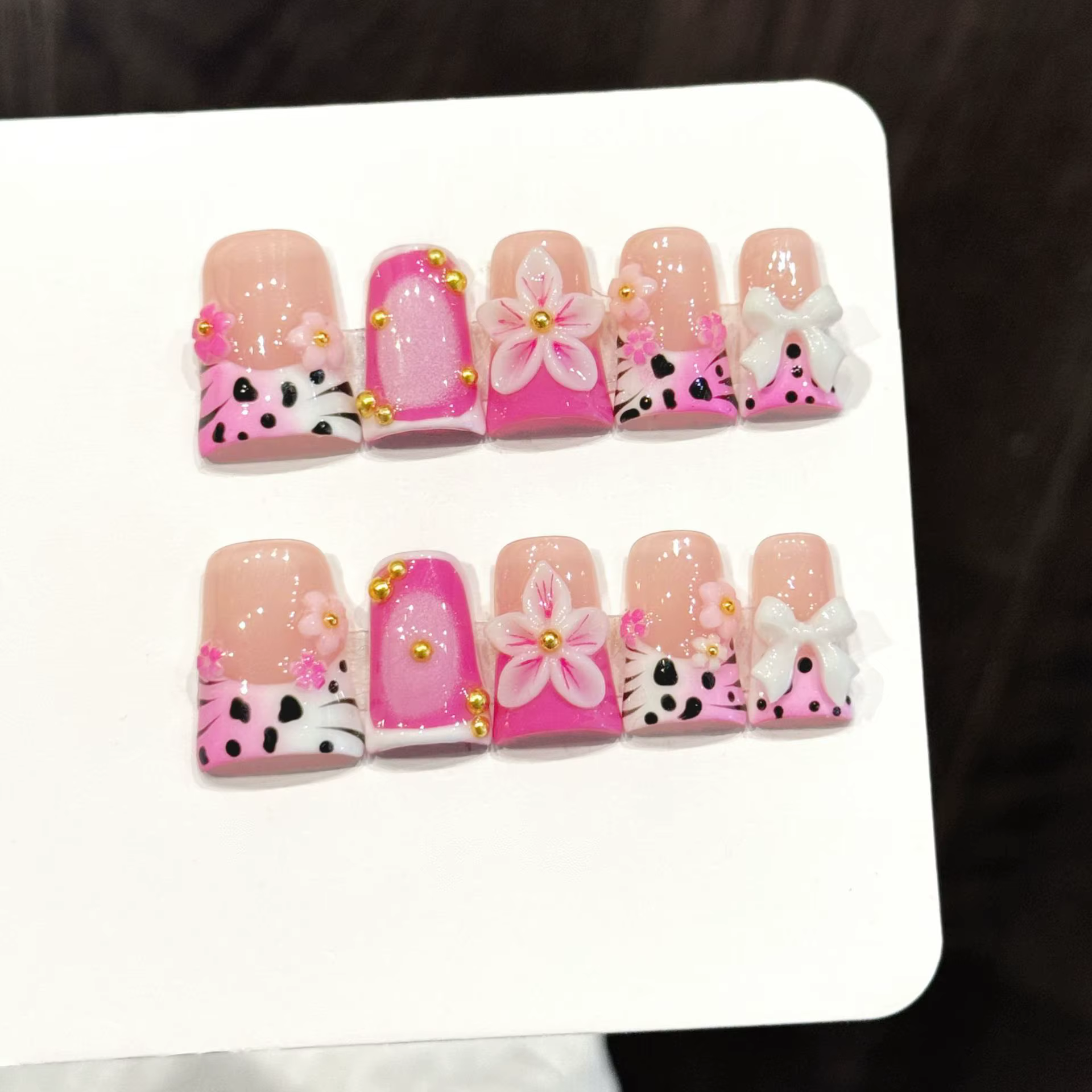 10 faux ongles courts en forme de bec de canard