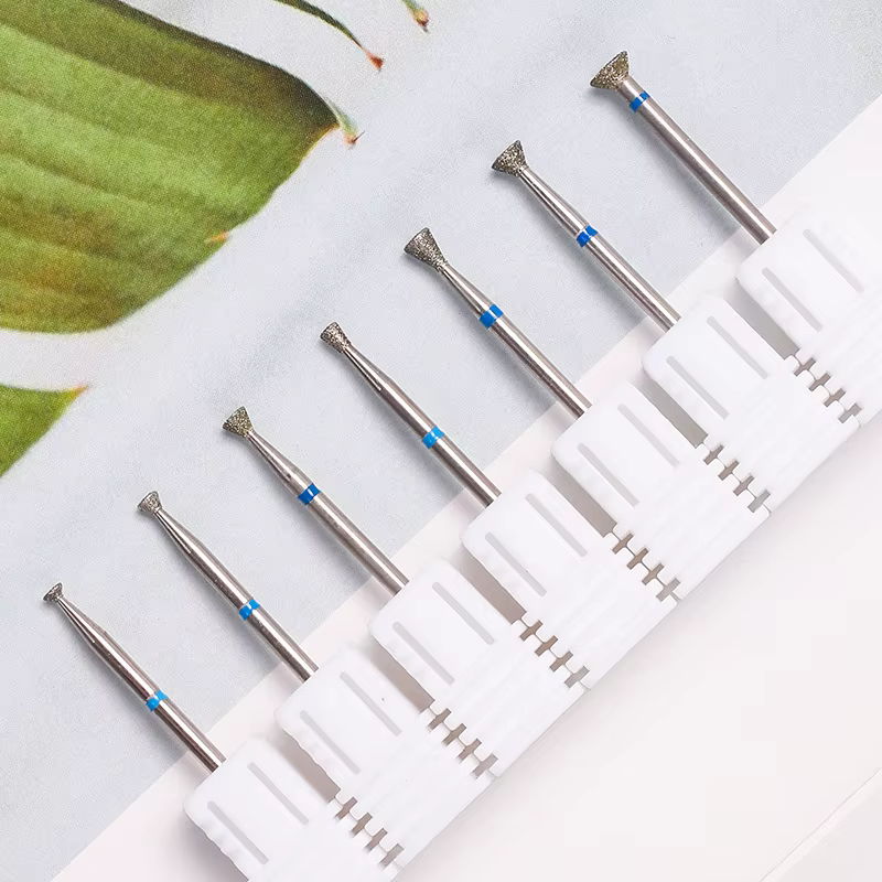 Foret à ongles pour nettoyer les cuticules
