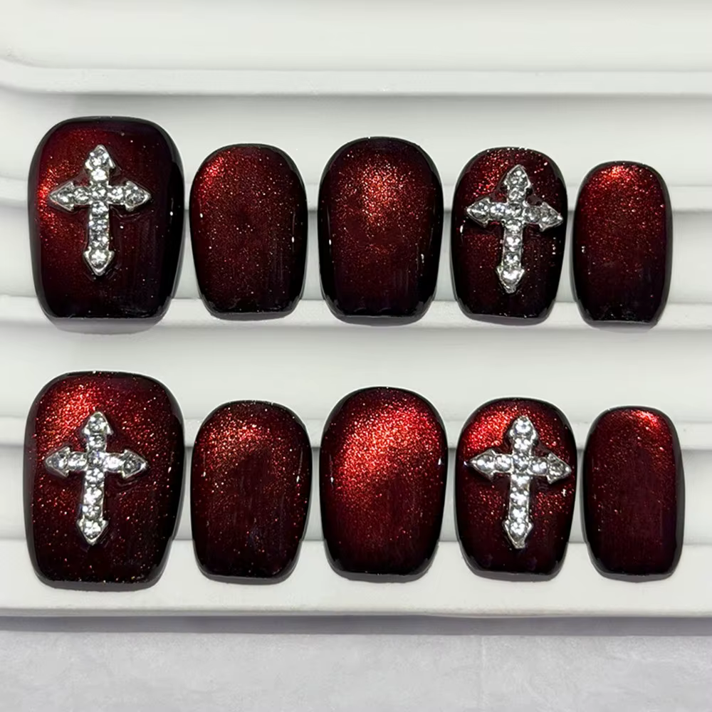 10 Pièces Faux Ongles à Presser Rouge Foncé Effet Œil de Chat Faits Main Extra Courts Forme Cercueil Diamants Scintillants 3D Luxe Croix Nail Art