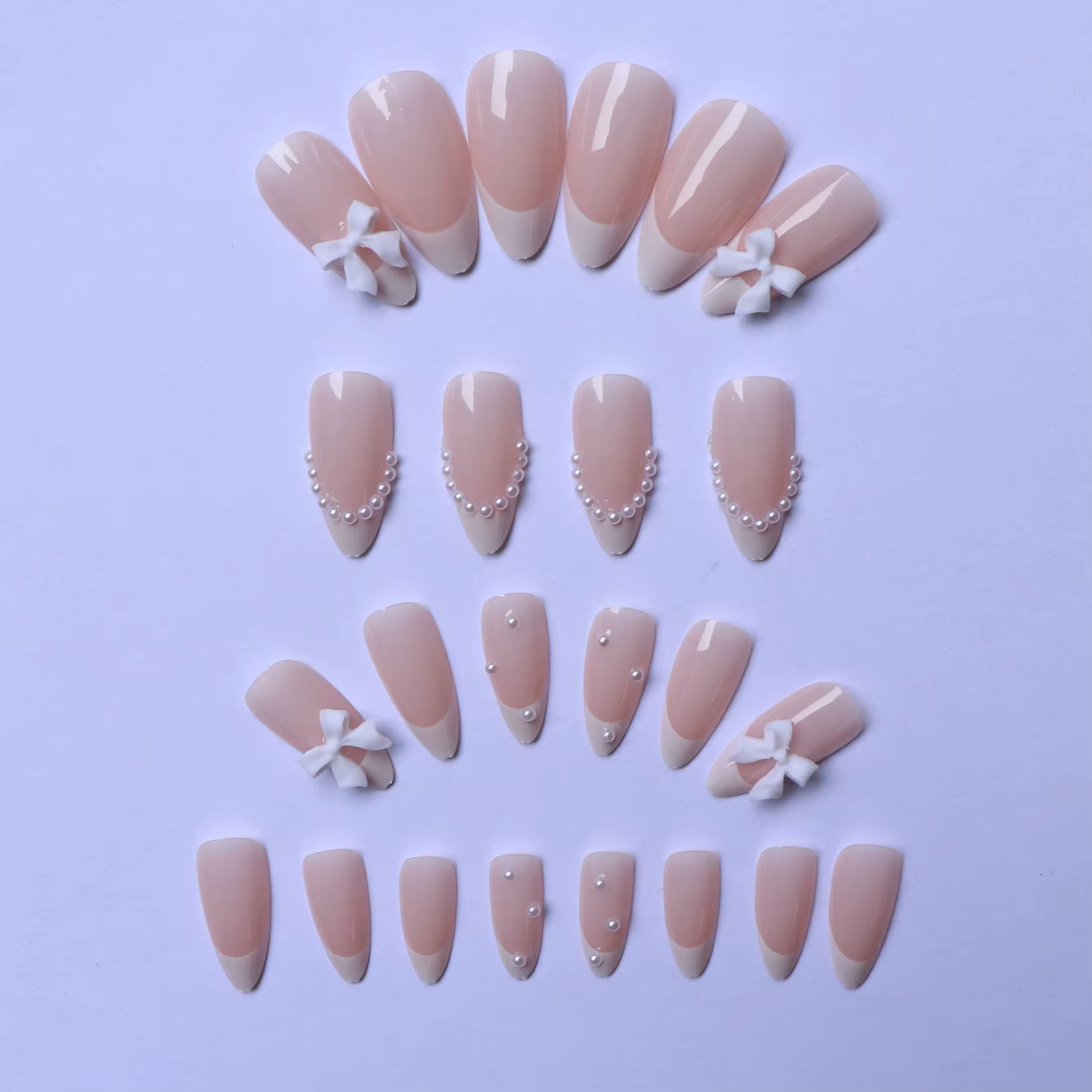 ARTAUG 96 pièces faux ongles français pressés en amande avec des motifs de perles et de fleurs d'arc 3d