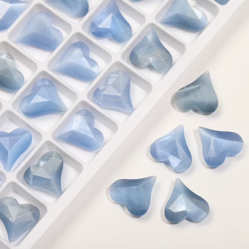 Frozen Love- Chill Cold Vibe Coeur Cristal K9 Oeil de chat de haute qualité Diamants en forme de cœur tordu Frost Light