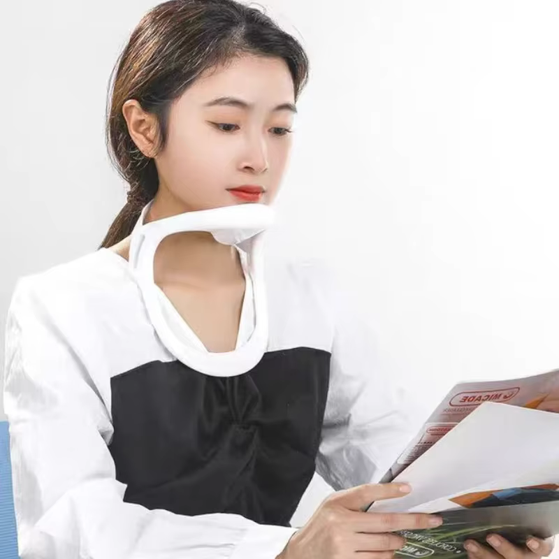 Soutien du cou du col cervical pour la correction de la posture de la tête avant et le confort assis long avec fonction de traction du cou