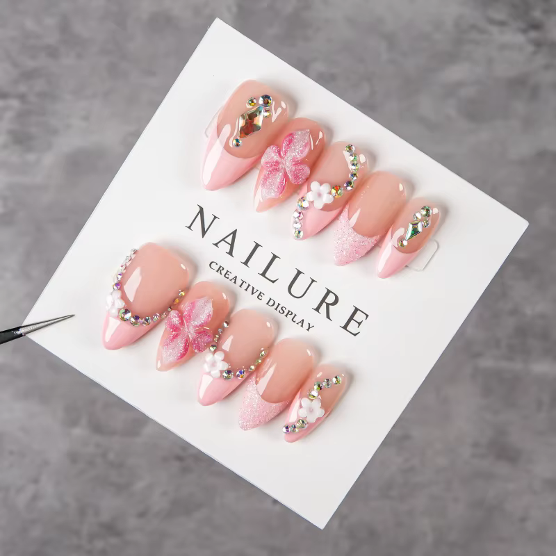 Faux ongles à presser couleur nude amande