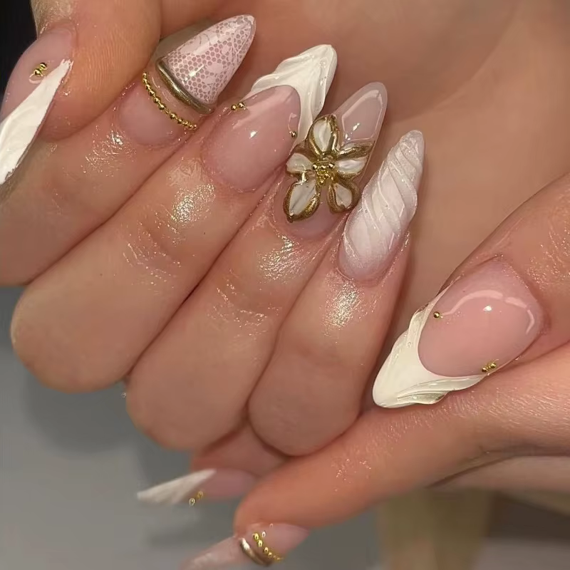 Faux ongles à presser en dentelle 3D embossée motif floral