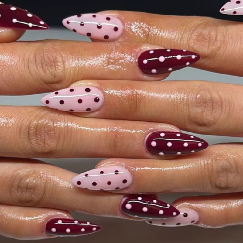 Blanc rond point à pois français brun Nail Art court