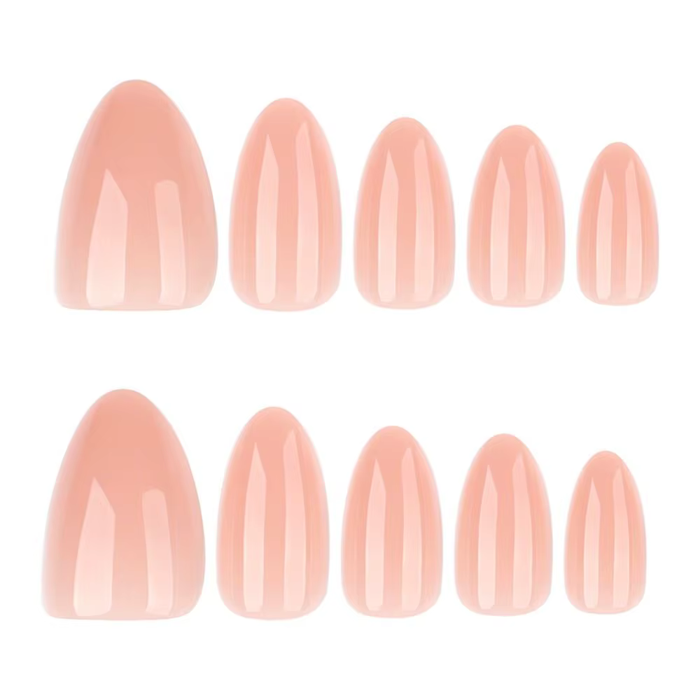 Faux ongles longs en amande pour manucure