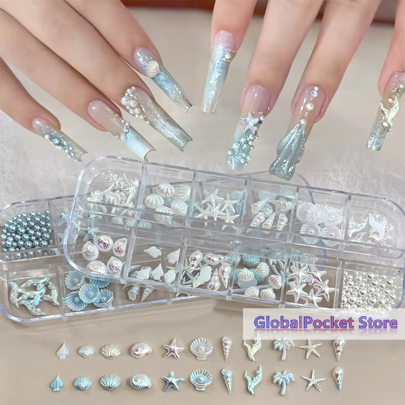 Boîte de 12 compartiments – Breloques d'ongles bleues et blanches en forme de coquillages