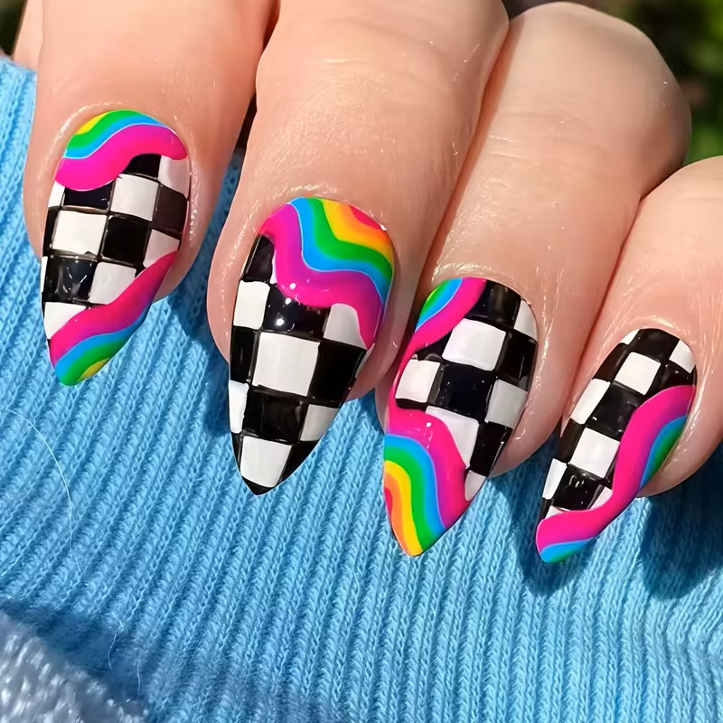 24 faux ongles en forme d'amande à presser