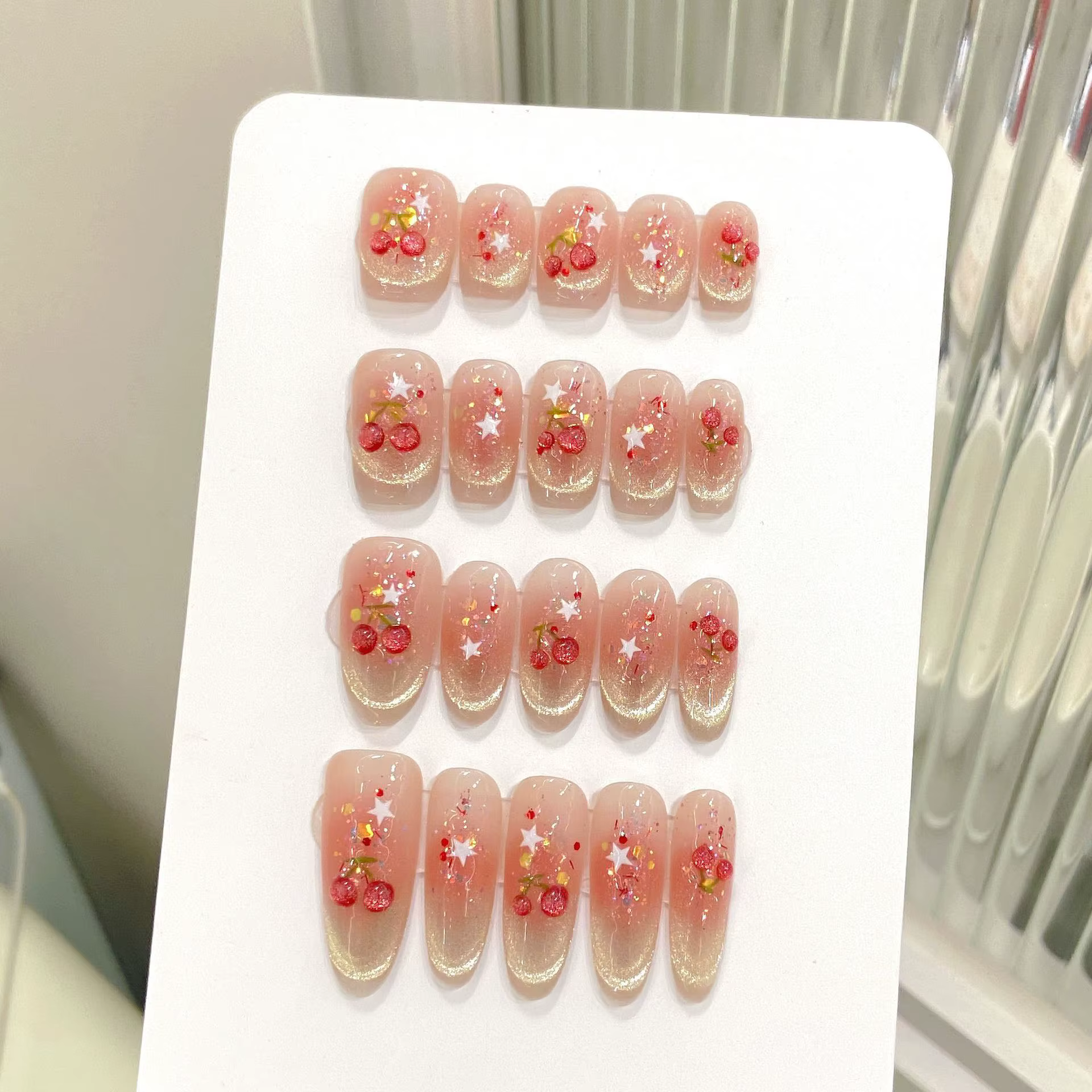 Faux ongles à pression cerise douce pour femmes et filles
