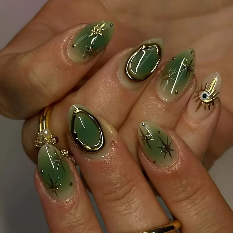 Faux ongles français simples avec tête d'amande