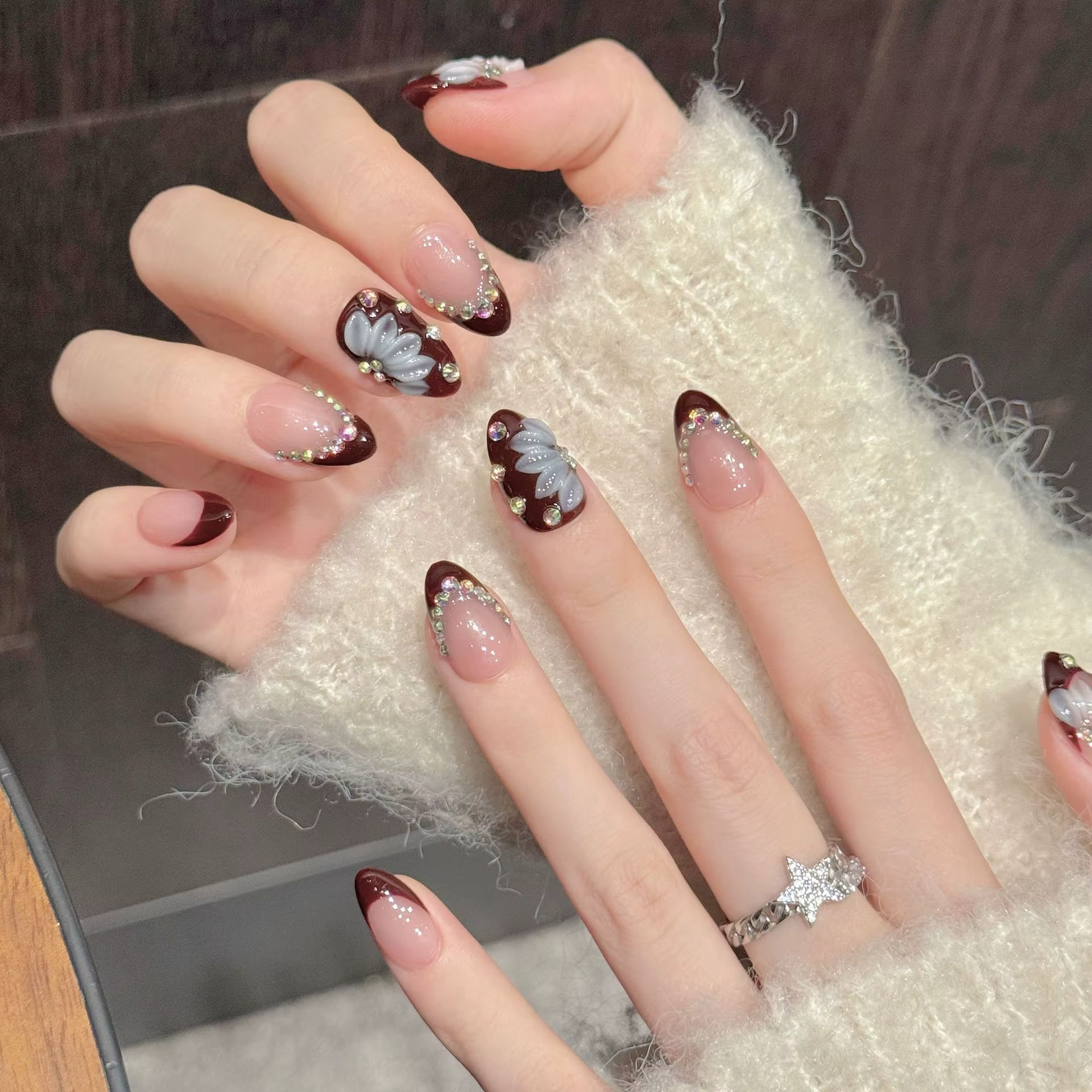 10 pièces à la main rouge profond français presse sur ongles strass conception courte amande faux