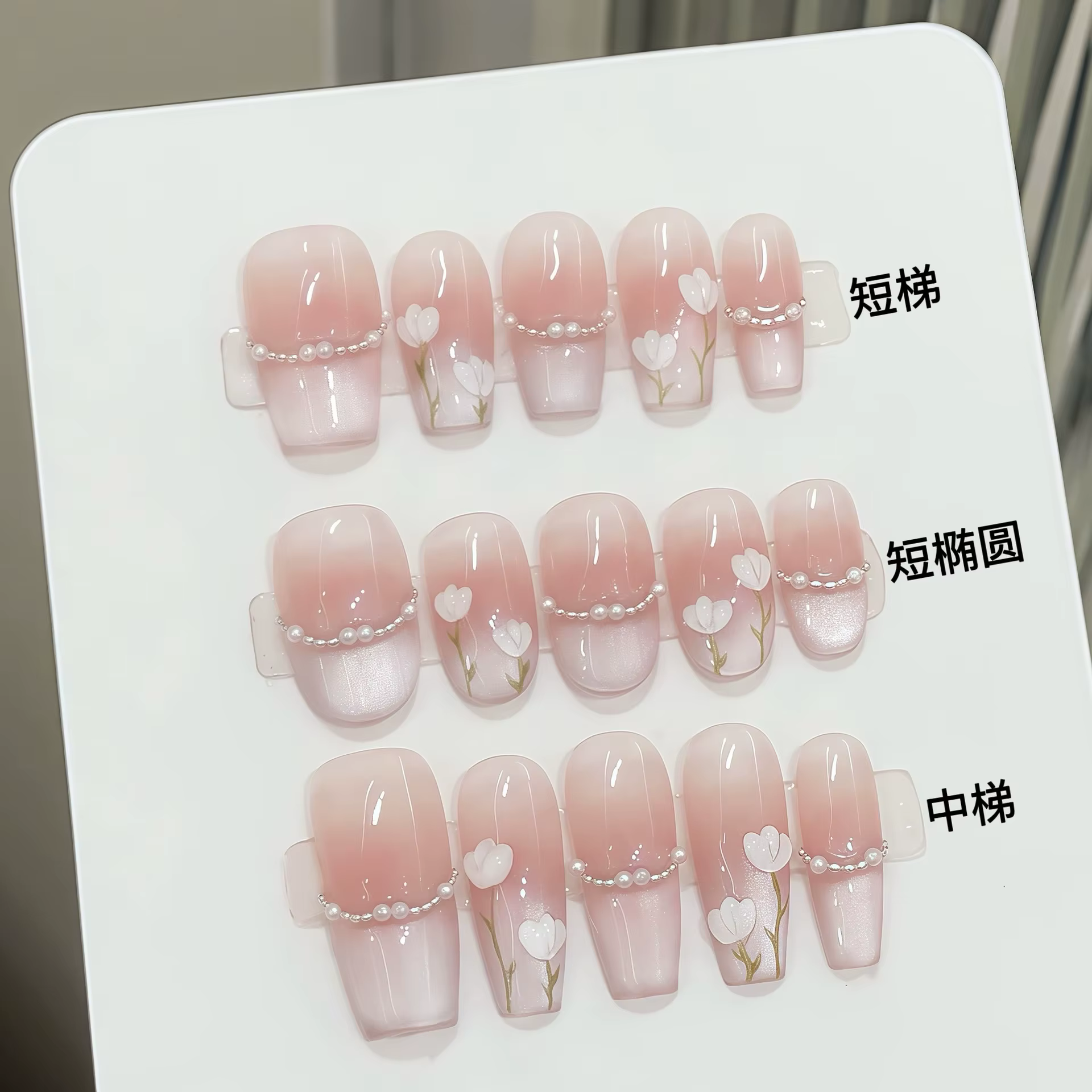 Patchs pour faux ongles tulipe peints à la main