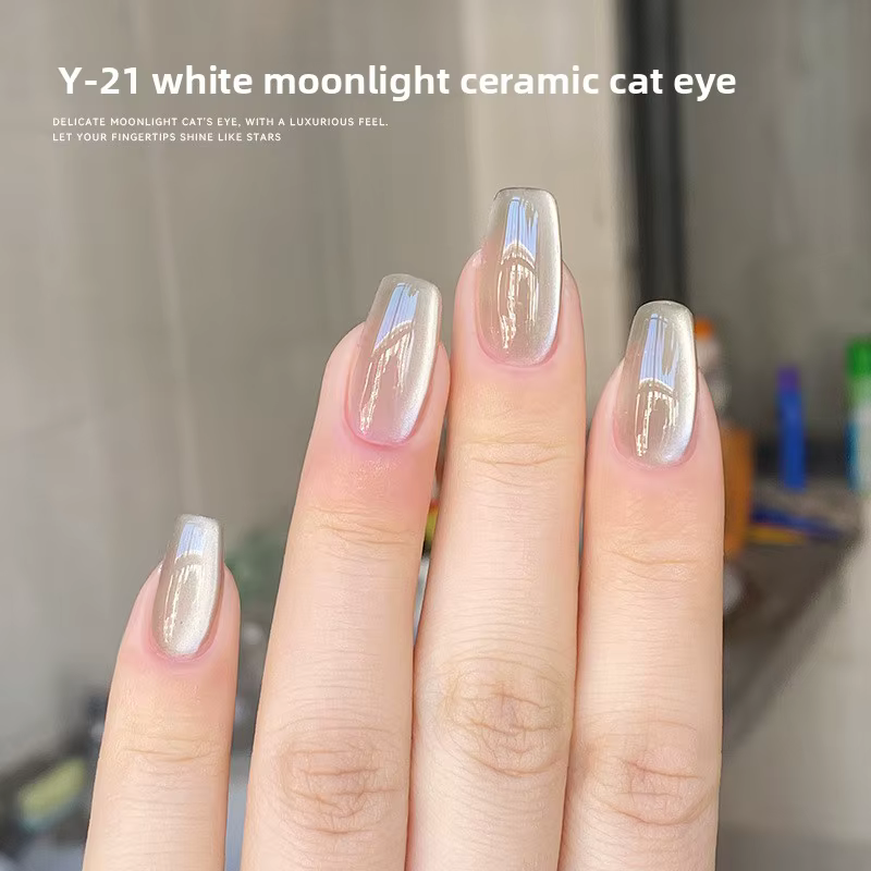 Vernis à ongles gel effet œil de chat en porcelaine blanc clair