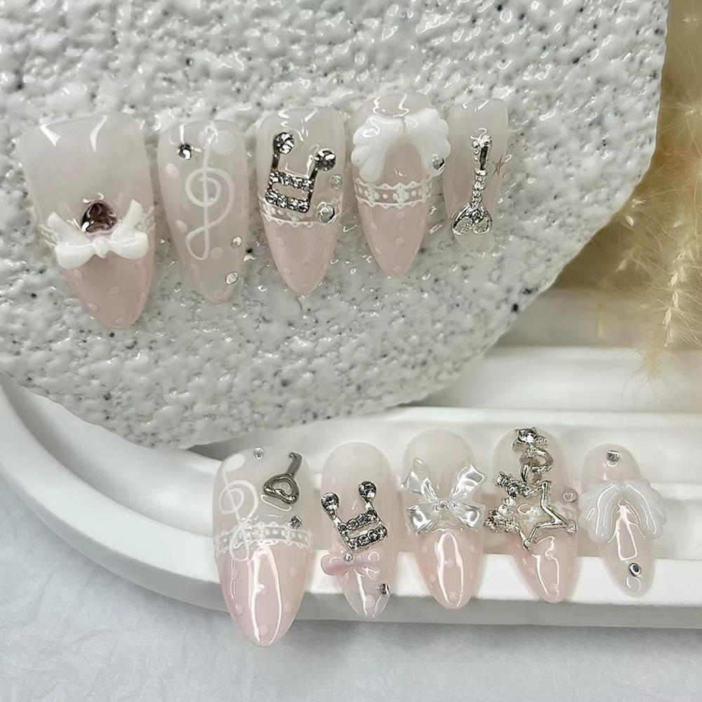 Notes musicales Vintage rose mignon dentelle à pois français amande presse sur les ongles à la main 3D arc étoiles