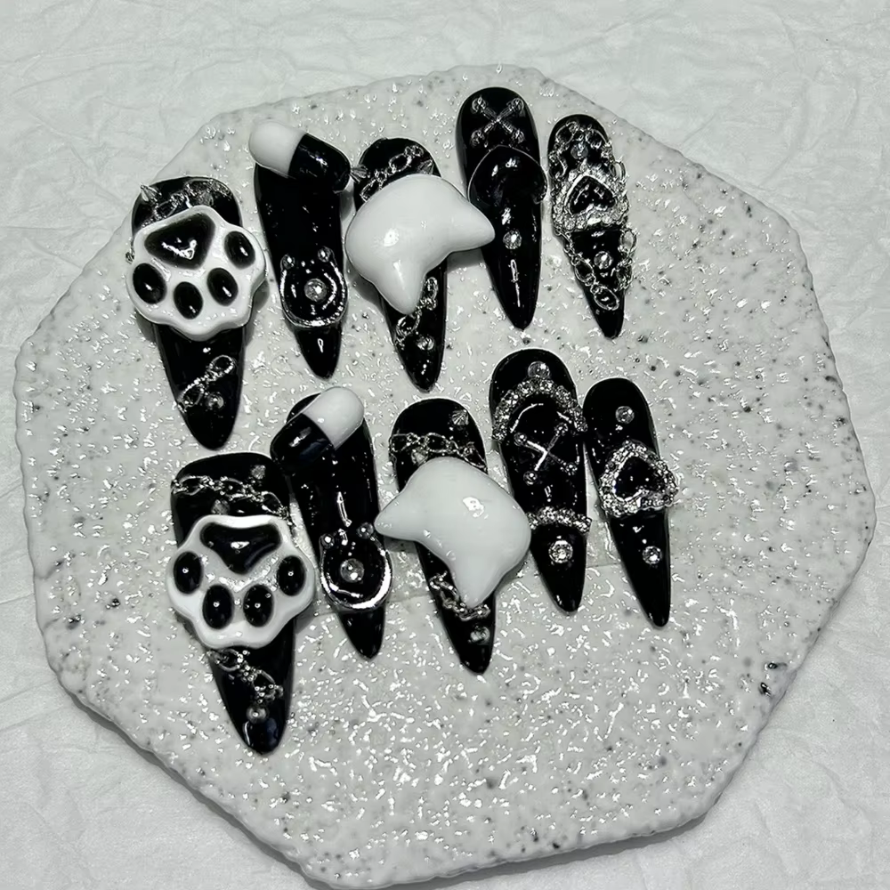 Faux ongles à presser faits main Kawaii Y2K Gyaru noir et blanc à pointe longue